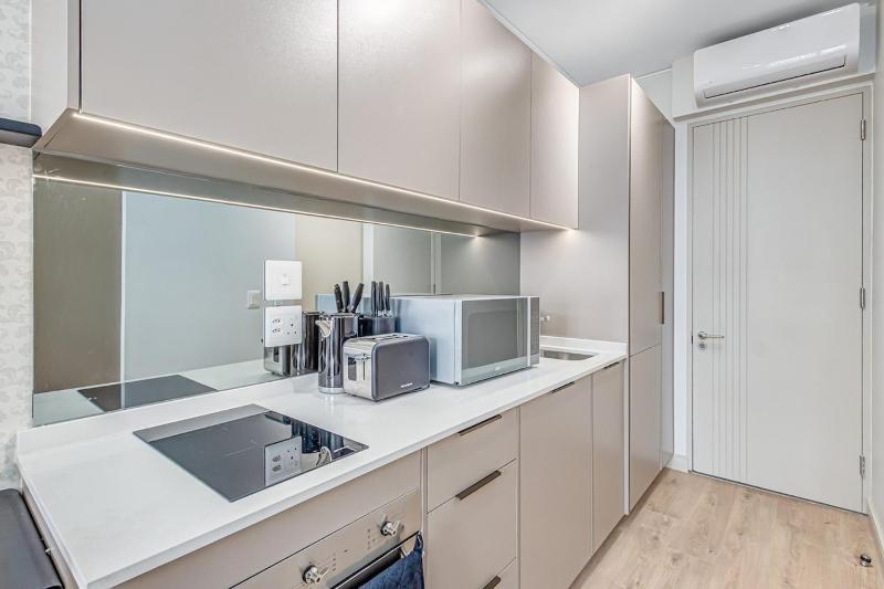 Apartment in Rosebank close to Sandton and Gautrain station - image 8