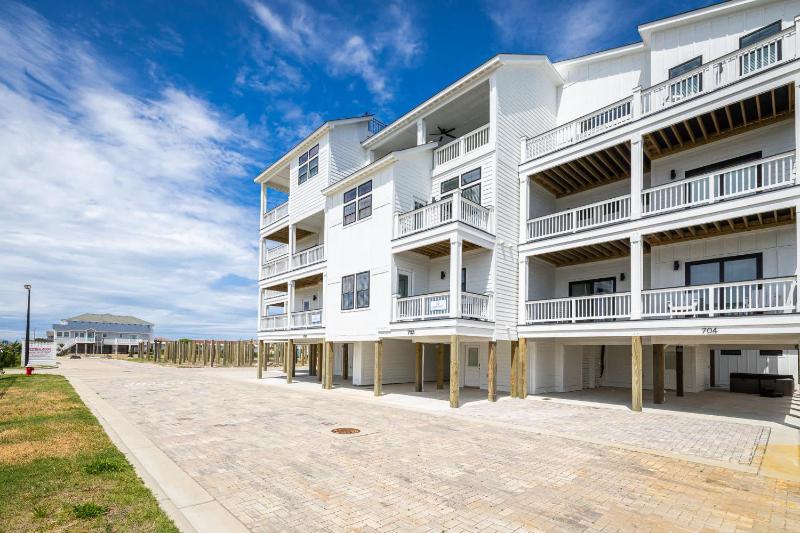 Brand New Luxury Build 2 Min Walk to Beach w Pool - image 1