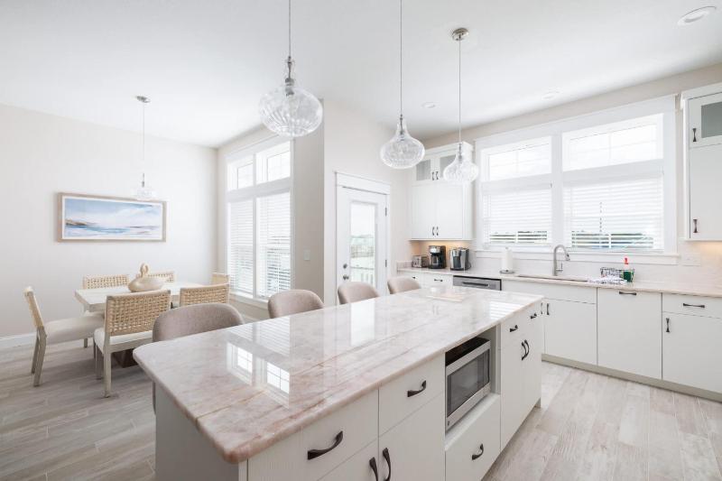 Brand New Luxury Build 2 Min Walk to Beach w Pool - image 6
