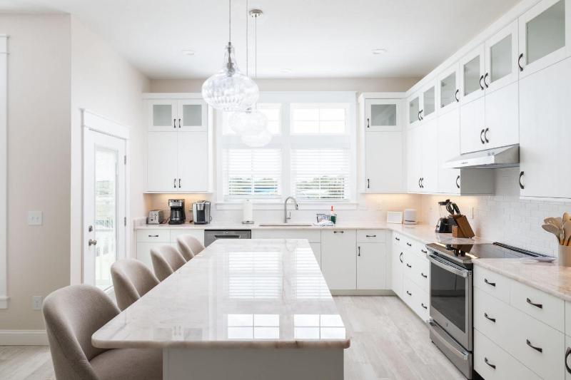 Brand New Luxury Build 2 Min Walk to Beach w Pool - image 36