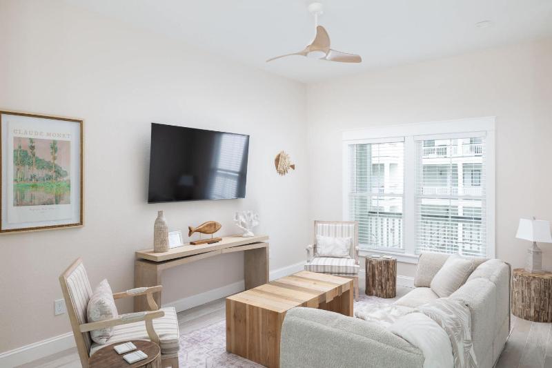 Brand New Luxury Build 2 Min Walk to Beach w Pool - image 7
