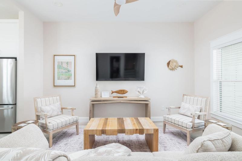 Brand New Luxury Build 2 Min Walk to Beach w Pool - image 8