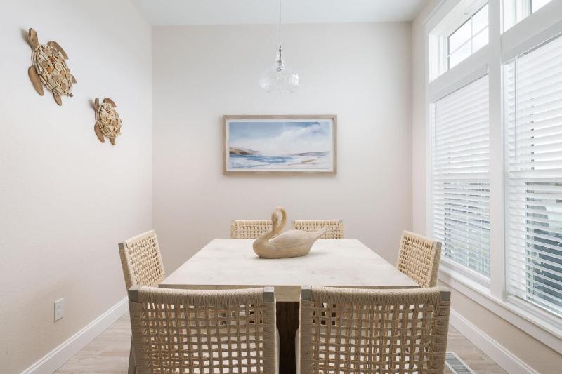 Brand New Luxury Build 2 Min Walk to Beach w Pool - image 16