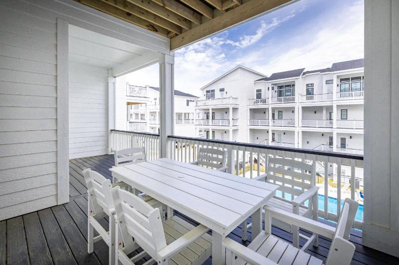 Brand New Luxury Build 2 Min Walk to Beach w Pool - image 25