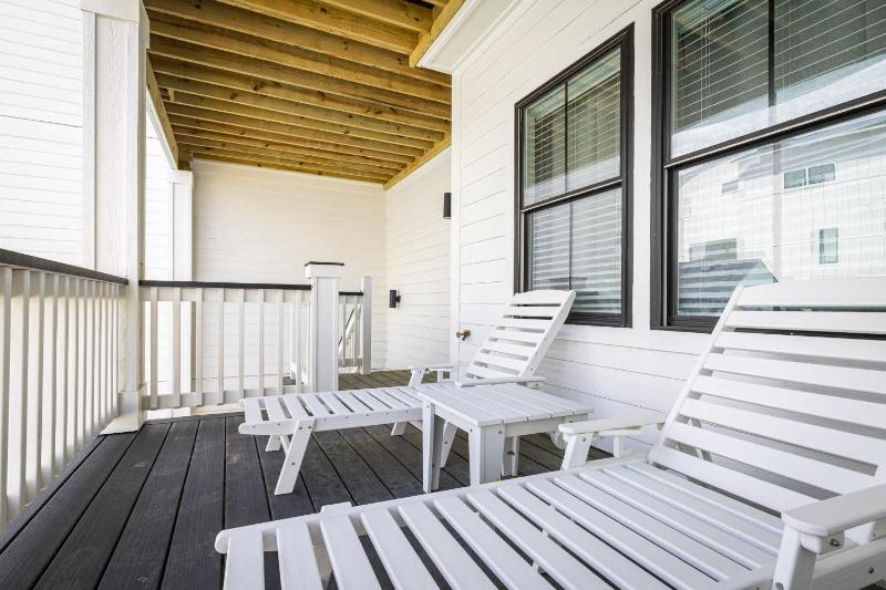 Brand New Luxury Build 2 Min Walk to Beach w Pool - image 23