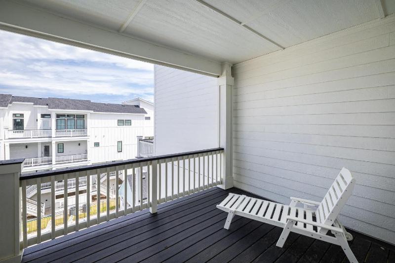 Brand New Luxury Build 2 Min Walk to Beach w Pool - image 18