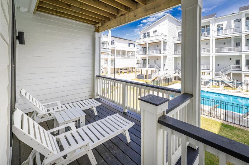 Brand New Luxury Build 2 Min Walk to Beach w Pool - image 19