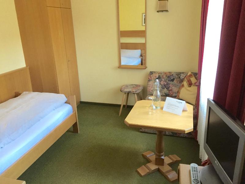 Single Room image 3