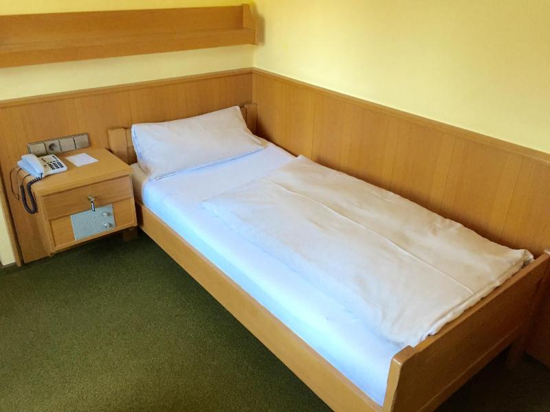 Single Room image 4
