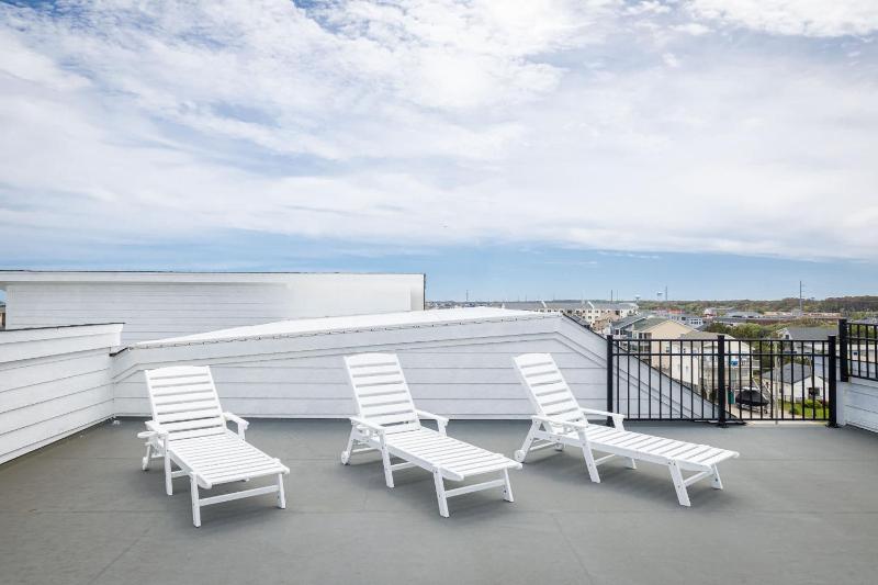 Brand New Luxury Townhome Close to Beach with Pool - image 3
