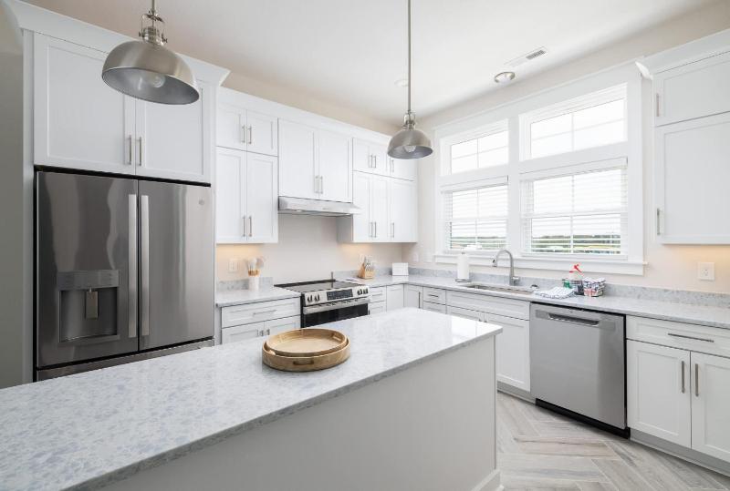 Brand New Luxury Townhome Close to Beach with Pool - image 46