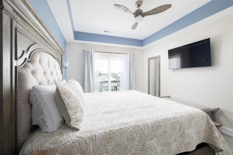 Brand New Luxury Townhome Close to Beach with Pool - image 27