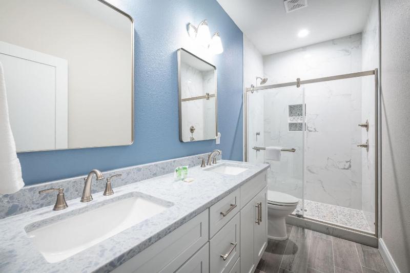 Brand New Luxury Townhome Close to Beach with Pool - image 22