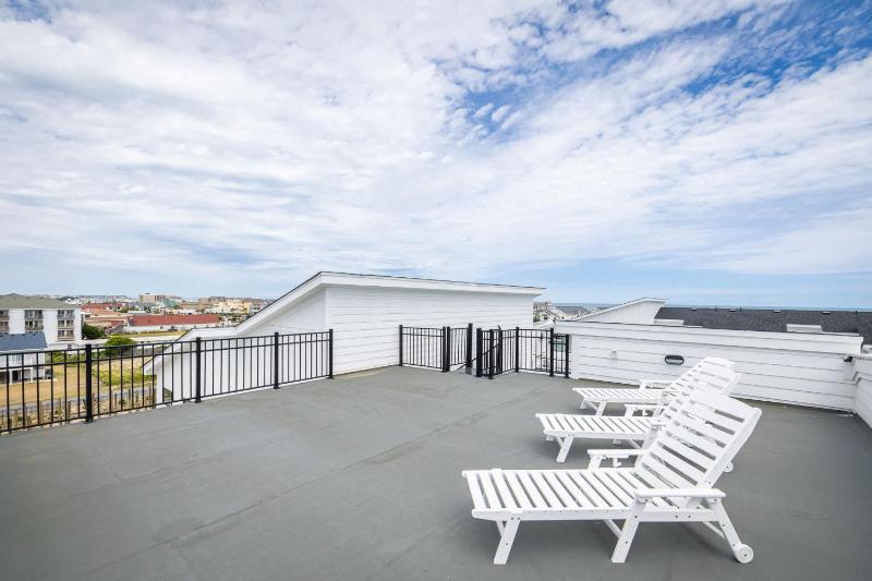 Brand New Luxury Townhome Close to Beach with Pool - image 25