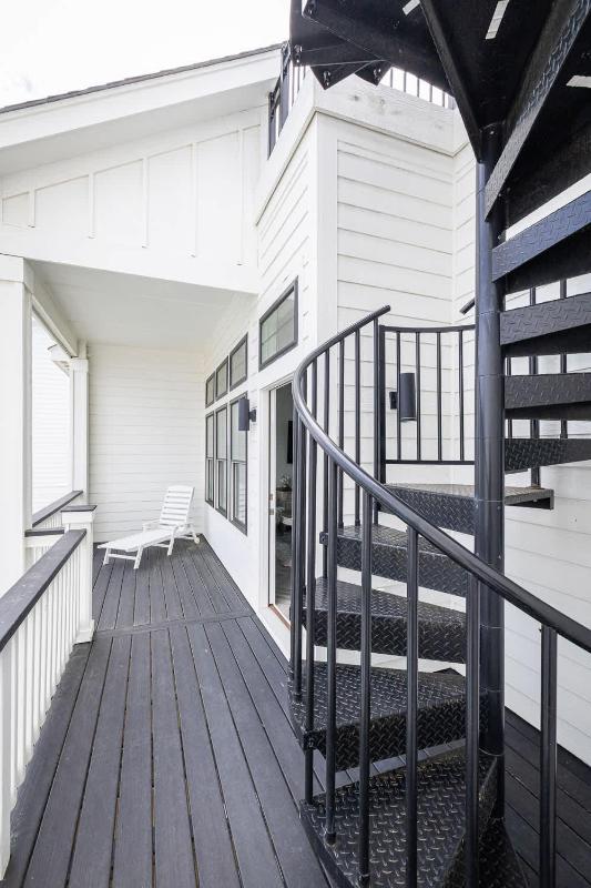 Brand New Luxury Townhome Close to Beach with Pool - image 32