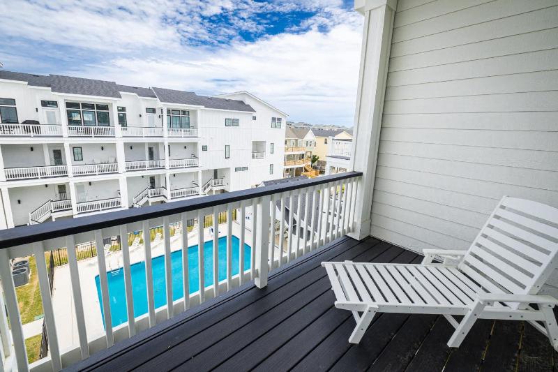 Brand New Luxury Townhome Close to Beach with Pool - image 24