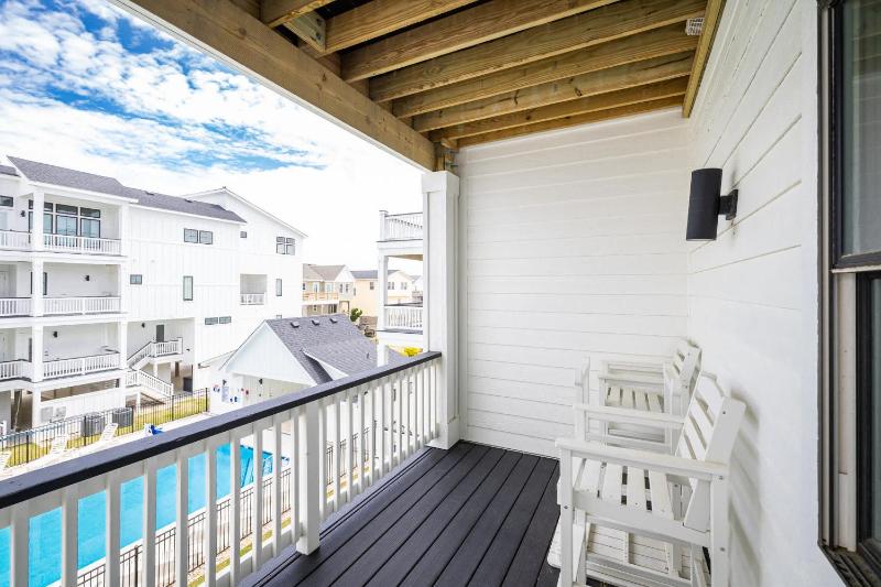Brand New Luxury Townhome Close to Beach with Pool - image 47