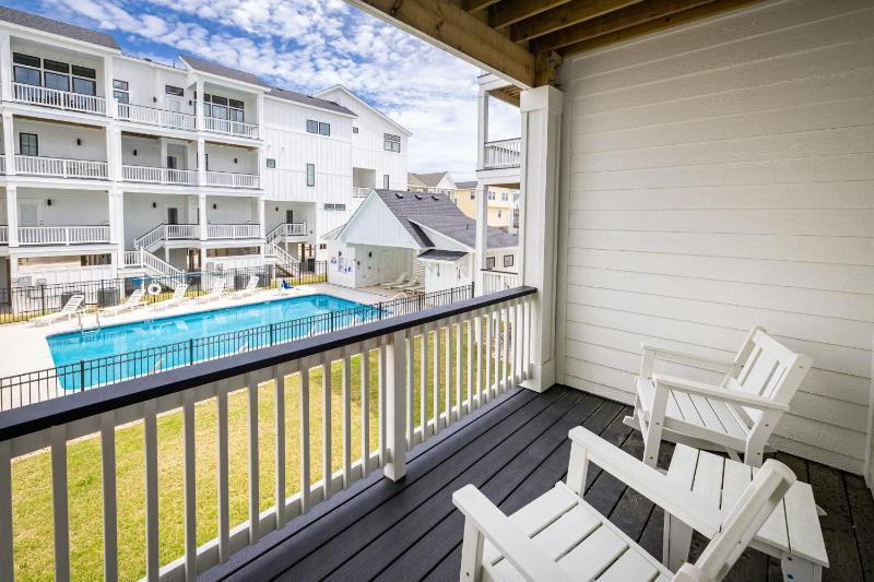 Brand New Luxury Townhome Close to Beach with Pool - image 23