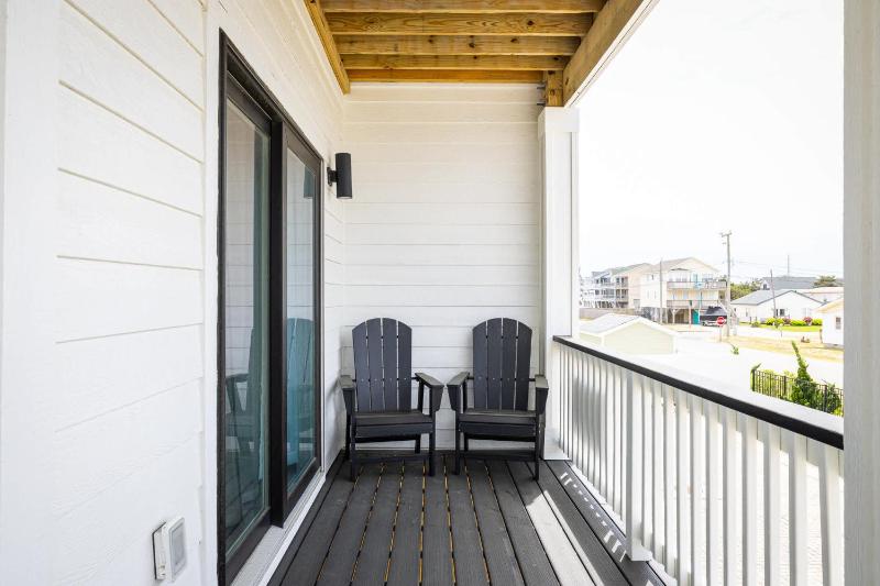 Brand New Luxury Townhome Close to Beach with Pool - image 20
