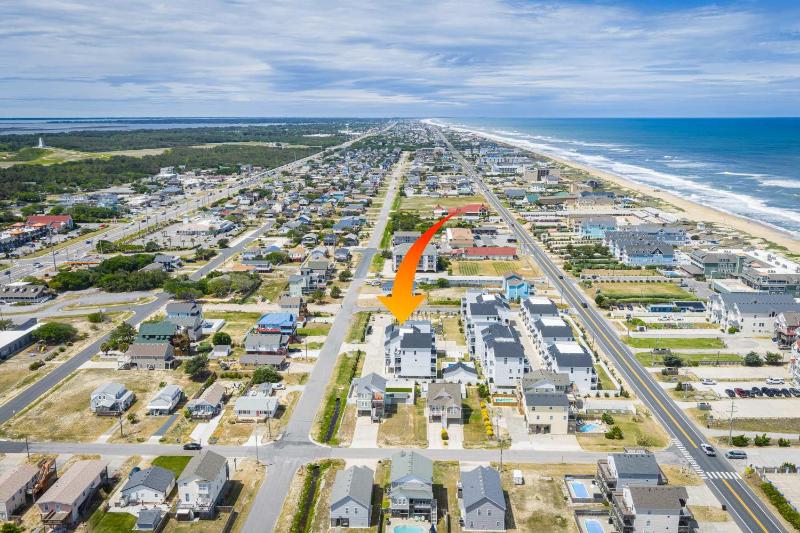 Brand New Luxury Townhome Close to Beach with Pool - image 29