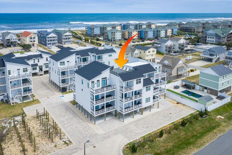 Brand New Luxury Townhome Close to Beach with Pool - image 36