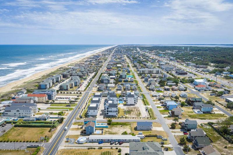 Brand New Luxury Townhome Close to Beach with Pool - image 34