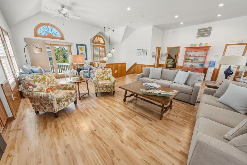 7BR with Heated Pool Volleyball Steps to Beach - image 11