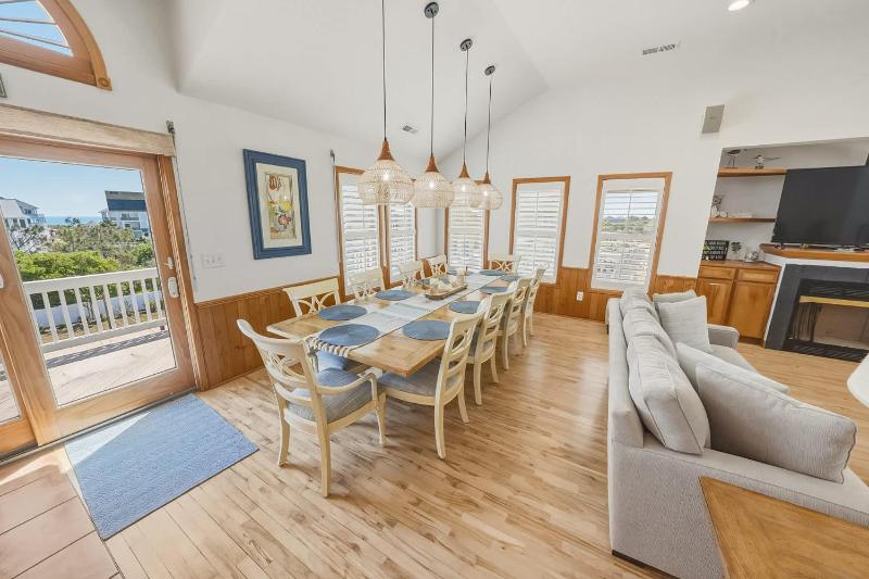 7BR with Heated Pool Volleyball Steps to Beach - image 17