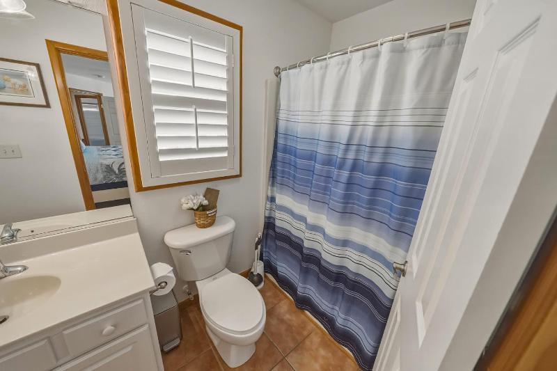 7BR with Heated Pool Volleyball Steps to Beach - image 34