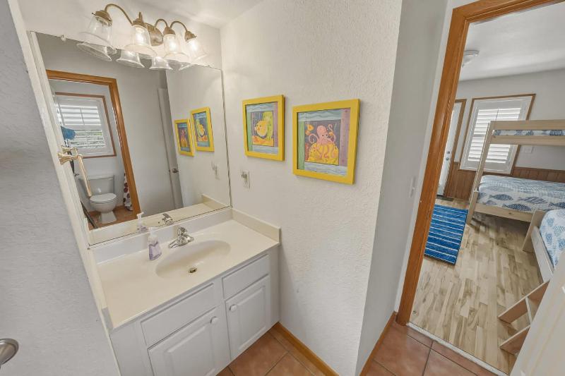 7BR with Heated Pool Volleyball Steps to Beach - image 8
