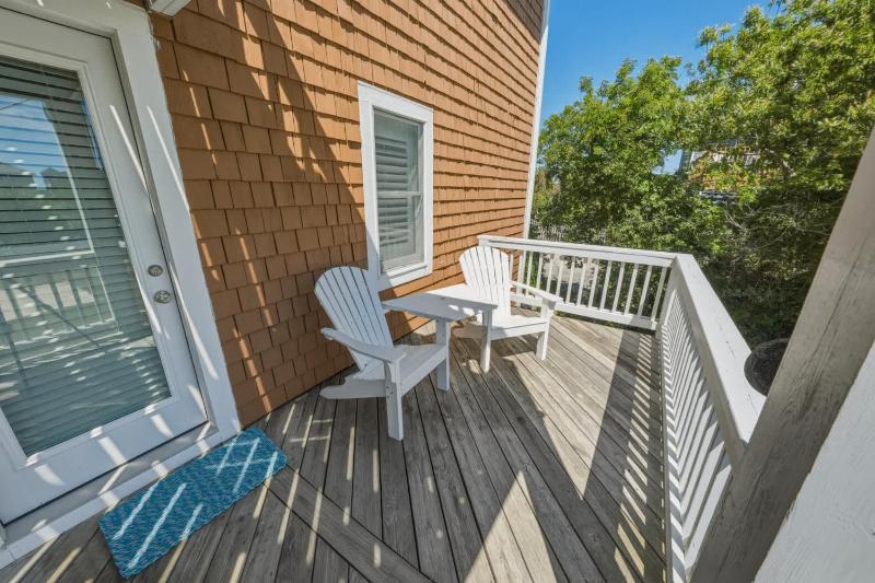 7BR with Heated Pool Volleyball Steps to Beach - image 24