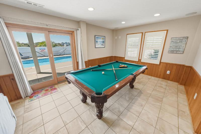7BR with Heated Pool Volleyball Steps to Beach - image 33