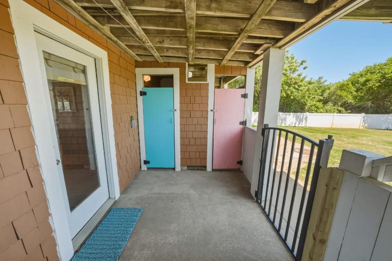 7BR with Heated Pool Volleyball Steps to Beach - image 29