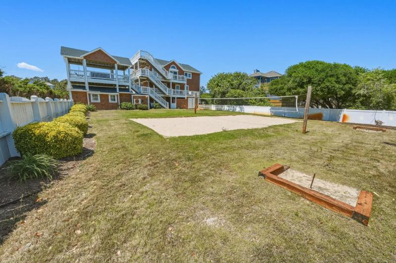 7BR with Heated Pool Volleyball Steps to Beach - image 40