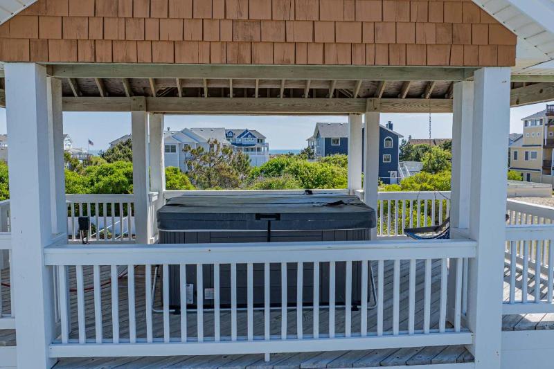 7BR with Heated Pool Volleyball Steps to Beach - image 41