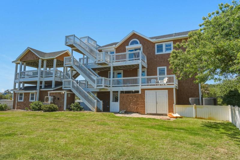 7BR with Heated Pool Volleyball Steps to Beach - image 25