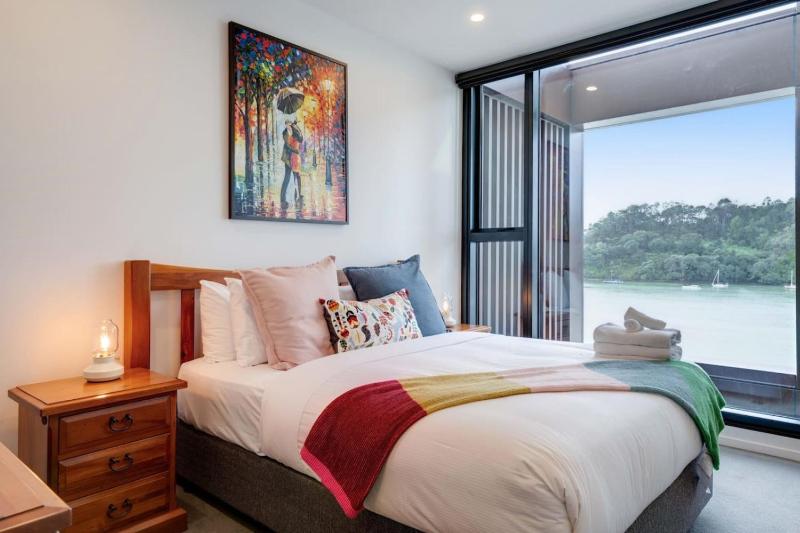 Hobsonville 2BR Waterfront Gem with Water Views - image 6