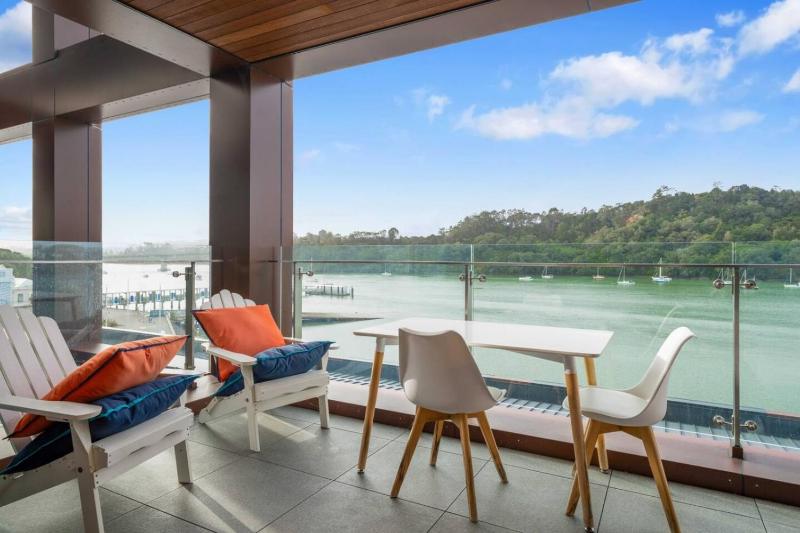 Hobsonville 2BR Waterfront Gem with Water Views - image 2
