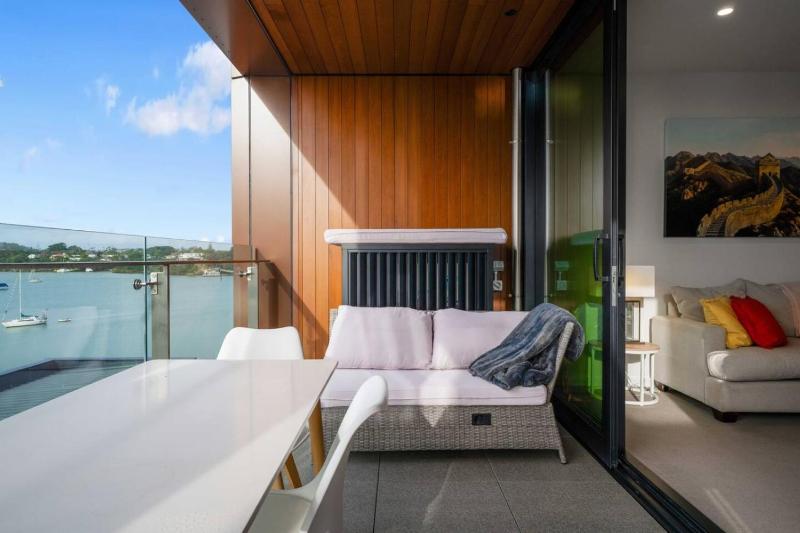 Hobsonville 2BR Waterfront Gem with Water Views - image 13