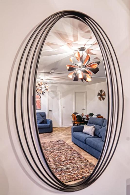 Lockside Suite 3-Bedroom Sophisticated Flat - image 7