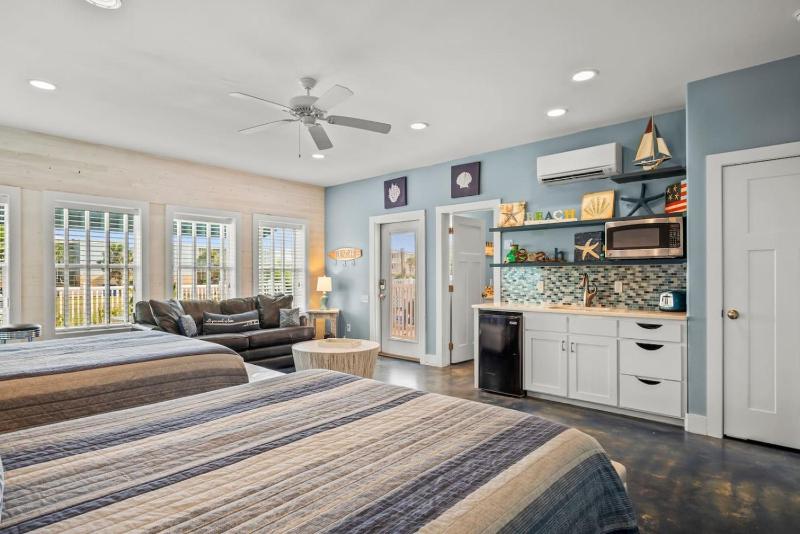 Slice of Paradise Close to Ocean - image 7