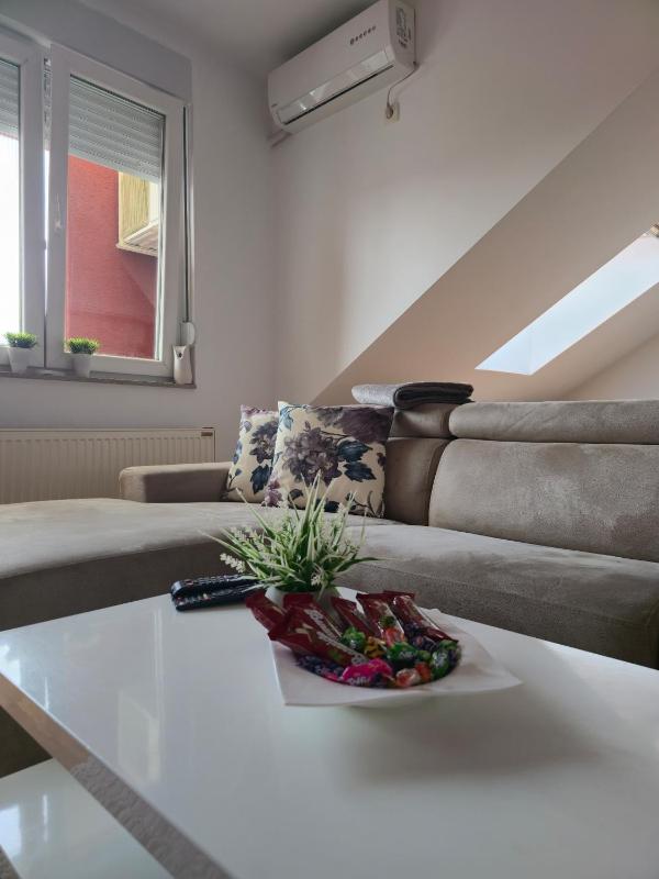 Modern Cozy Apartment near City Center - image 10