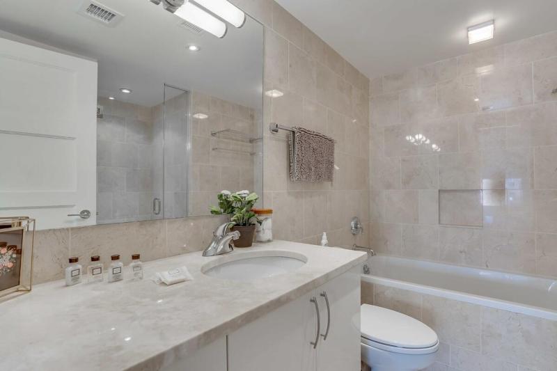 2 Bedroom Fully Furnished Apartment in Downtown Washington - image 8