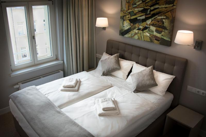 Deluxe Double Room image 3