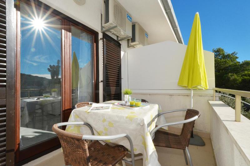 Apartments with panoramic views and a balcony perfect for enjoying the sunset - image 6