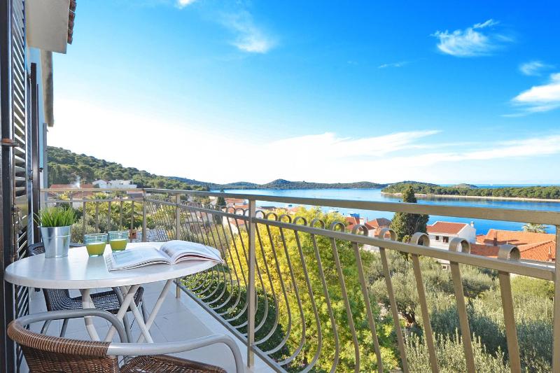 Apartments with panoramic views and a balcony perfect for enjoying the sunset - image 11