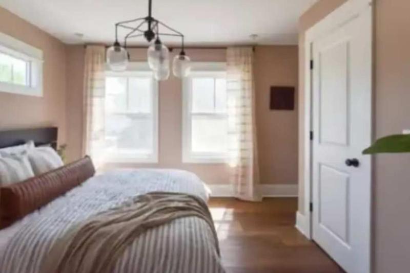 Charming Carriage house in Popular Bates Hendricks - image 5