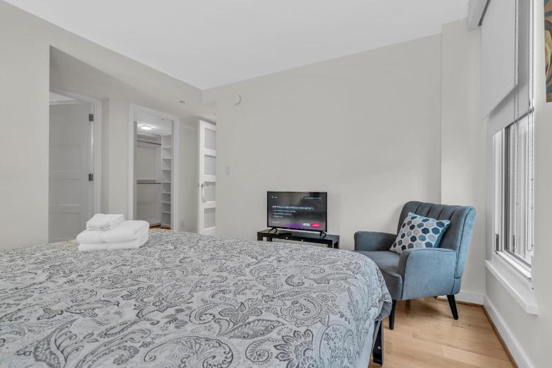 Furnished 2BR Apartment in Penn Quarter DC apts - image 5