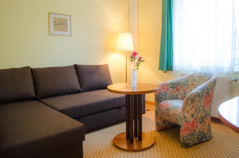 Family Room image 3