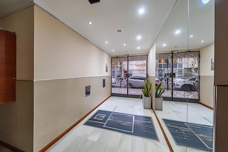 Beautiful apartment just steps from the river - image 2